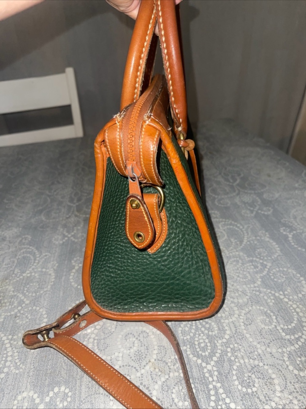 Vintage Dooney & Bourke AWL Green Tan Leather Crossbody Handle - Picture 4 of 17